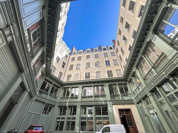 APPARTEMENT FAMILIAL PROCHE PREFECTURE AVEC GRENIER, CAVE ET PARKING