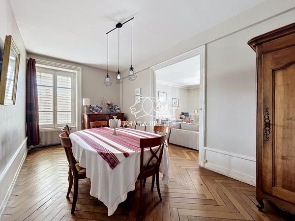 APPARTEMENT FAMILIAL PROCHE PREFECTURE AVEC GRENIER, CAVE ET PARKING
