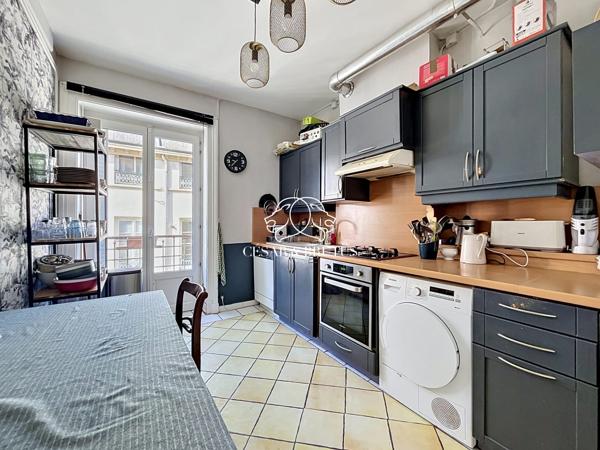 APPARTEMENT FAMILIAL PROCHE PREFECTURE AVEC GRENIER, CAVE ET PARKING
