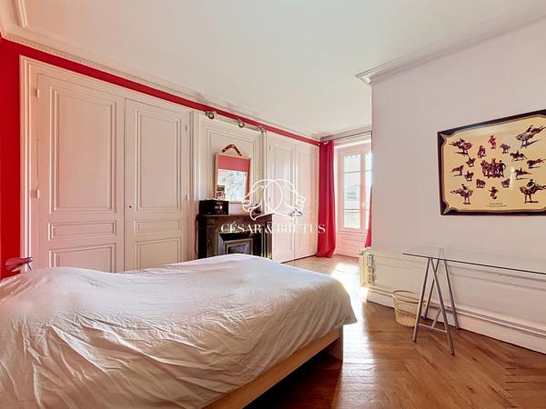 APPARTEMENT FAMILIAL PROCHE PREFECTURE AVEC GRENIER, CAVE ET PARKING