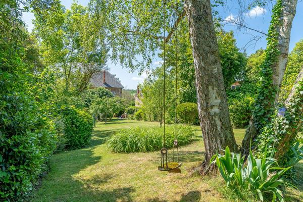 La Meulière d’époque et son jardin arboré