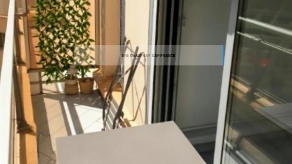 Appartement T2 32 M2 avec balcon + Parking privatif. Accès port et plage.