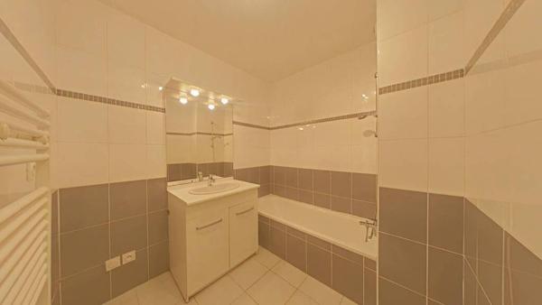 F4 SECTEUR SAINT PRIEST EN JAREZ