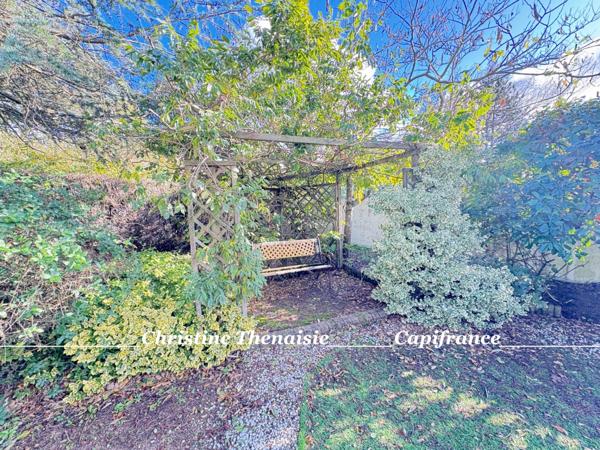 Maison à vendre 5 pièces - Plain-Pied - 3 chambres - 2 salles d'eau - 3 wc - Piscine couverte - 2 garages SAINT HILAIRE DE RIEZ (85)