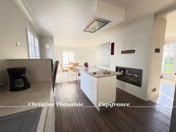 Maison à vendre 5 pièces - Plain-Pied - 3 chambres - 2 salles d'eau - 3 wc - Piscine couverte - 2 garages SAINT HILAIRE DE RIEZ (85)