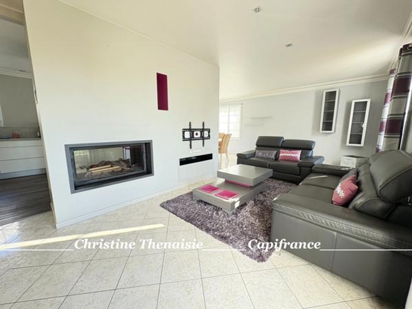 Maison à vendre 5 pièces - Plain-Pied - 3 chambres - 2 salles d'eau - 3 wc - Piscine couverte - 2 garages SAINT HILAIRE DE RIEZ (85)