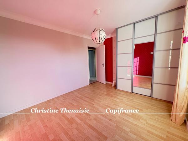 Maison à vendre 5 pièces - Plain-Pied - 3 chambres - 2 salles d'eau - 3 wc - Piscine couverte - 2 garages SAINT HILAIRE DE RIEZ (85)