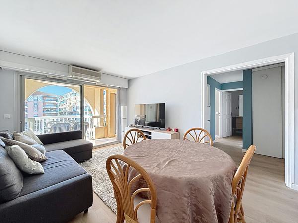 Port-frejus - T2 pièces avec vue sur le Port à Fréjus - Garage