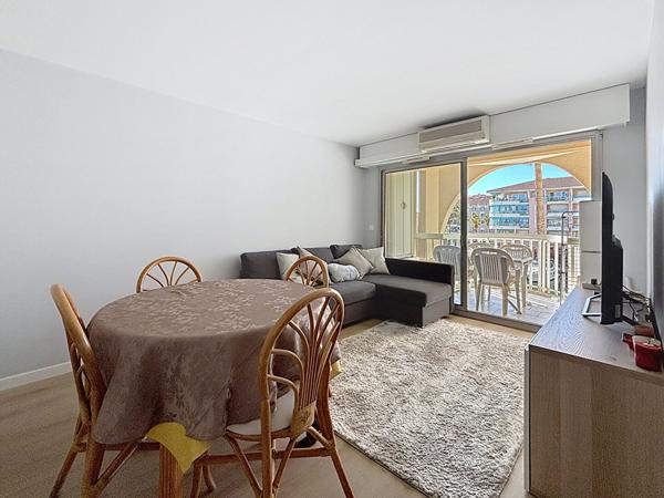 Port-frejus - T2 pièces avec vue sur le Port à Fréjus - Garage