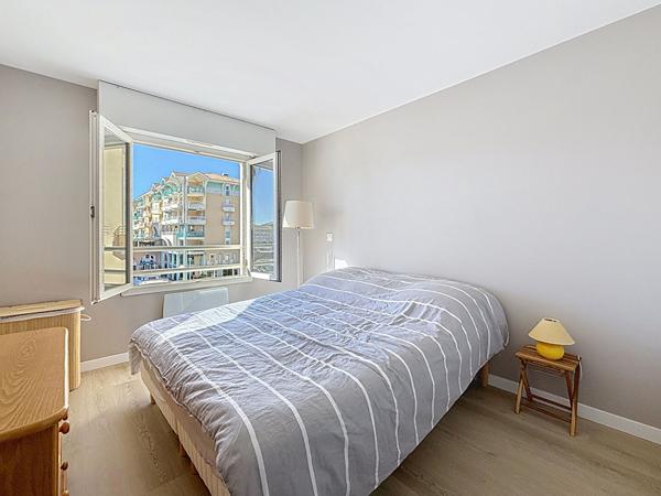 Port-frejus - T2 pièces avec vue sur le Port à Fréjus - Garage