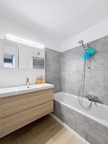 Port-frejus - T2 pièces avec vue sur le Port à Fréjus - Garage