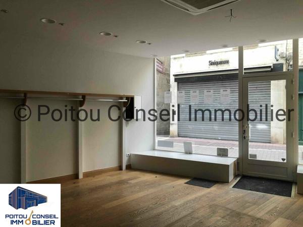 VENTE MURS EN HYPER CENTRE NIORT 33 m2 EN RDC PLUS ETAGES.