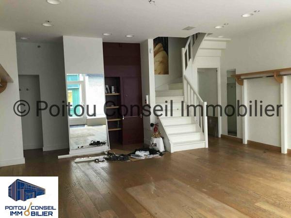 VENTE MURS EN HYPER CENTRE NIORT 33 m2 EN RDC PLUS ETAGES.