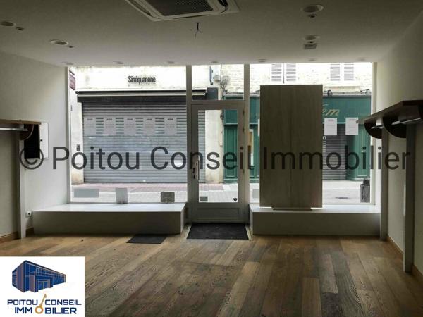 VENTE MURS EN HYPER CENTRE NIORT 33 m2 EN RDC PLUS ETAGES.