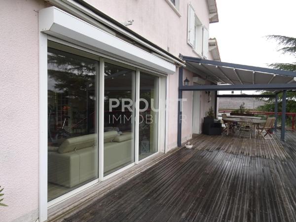 en exclusivité quartier calme de saint-maixent l'école, à 3 minutes de la gare tgv maison de 230 m² environ terrain 1650 m².