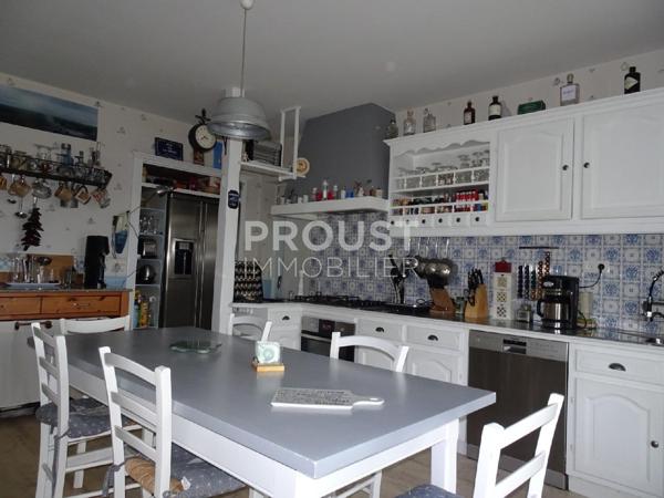 en exclusivité quartier calme de saint-maixent l'école, à 3 minutes de la gare tgv maison de 230 m² environ terrain 1650 m².