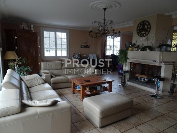 en exclusivité quartier calme de saint-maixent l'école, à 3 minutes de la gare tgv maison de 230 m² environ terrain 1650 m².