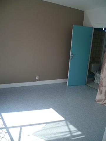 2 PIECES 26.47 M² VILLENEUVE