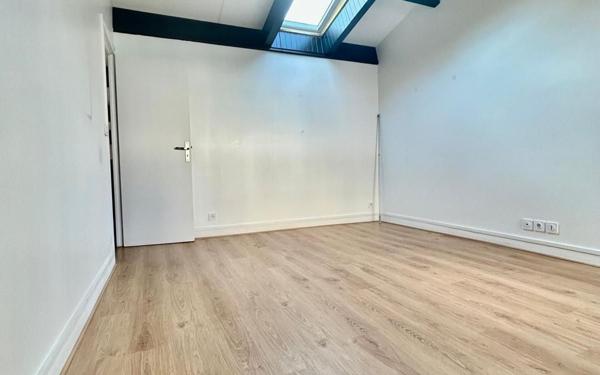 Appartement à louer    4 pièces • 100,86 m2 Paris 16