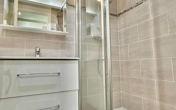 Appartement à louer    4 pièces • 100,86 m2 Paris 16