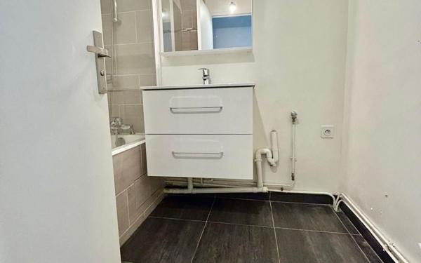 Appartement à louer    4 pièces • 100,86 m2 Paris 16