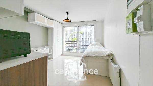 A louer-studio 18,78 m2 avec balcon-excellent état-2ème étage-ascenseur-5mn à pied ligne 3 station et 10 mn ligne 9-