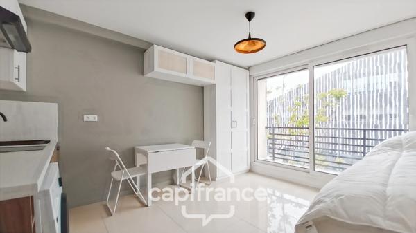 A louer-studio 18,78 m2 avec balcon-excellent état-2ème étage-ascenseur-5mn à pied ligne 3 station et 10 mn ligne 9-