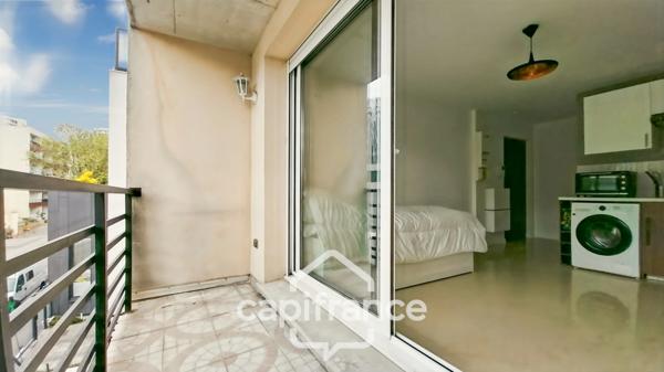A louer-studio 18,78 m2 avec balcon-excellent état-2ème étage-ascenseur-5mn à pied ligne 3 station et 10 mn ligne 9-