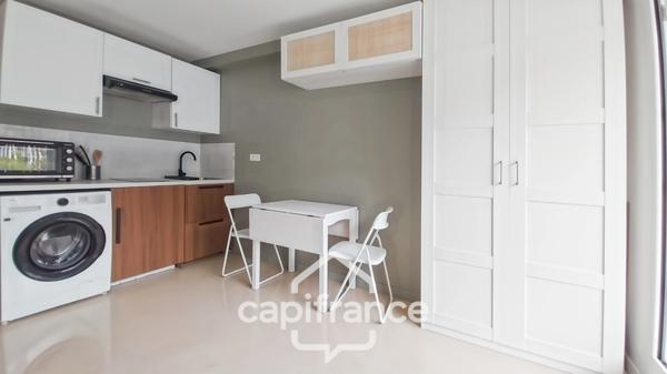 A louer-studio 18,78 m2 avec balcon-excellent état-2ème étage-ascenseur-5mn à pied ligne 3 station et 10 mn ligne 9-