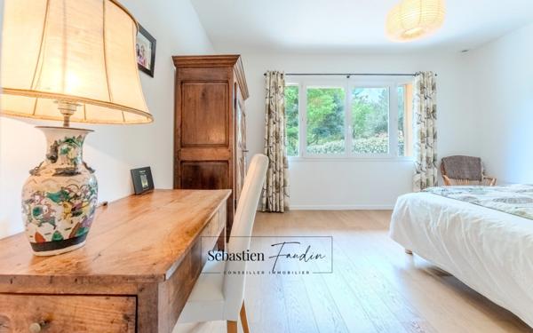 Domaine à vendre à Rousset à 15 minutes d'Aix-en-Provence - 1 ha - 3 logements - plus de 315 m² habitables - calme absolu - amoureux de la nature