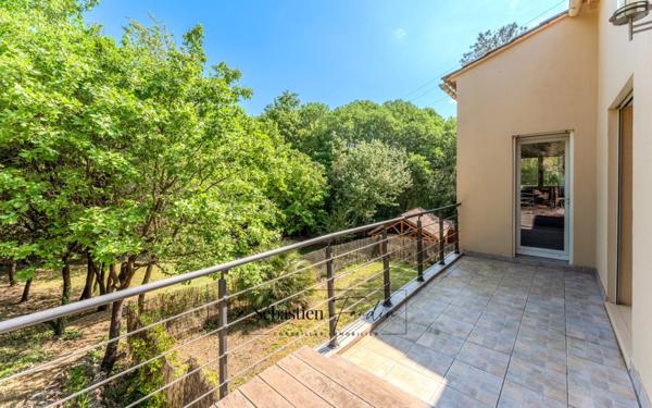 Domaine à vendre à Rousset à 15 minutes d'Aix-en-Provence - 1 ha - 3 logements - plus de 315 m² habitables - calme absolu - amoureux de la nature