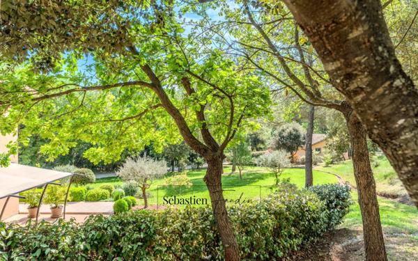 Domaine à vendre à Rousset à 15 minutes d'Aix-en-Provence - 1 ha - 3 logements - plus de 315 m² habitables - calme absolu - amoureux de la nature