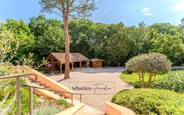 Domaine à vendre à Rousset à 15 minutes d'Aix-en-Provence - 1 ha - 3 logements - plus de 315 m² habitables - calme absolu - amoureux de la nature