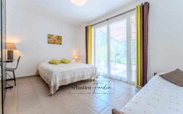 Domaine à vendre à Rousset à 15 minutes d'Aix-en-Provence - 1 ha - 3 logements - plus de 315 m² habitables - calme absolu - amoureux de la nature