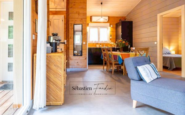 Domaine à vendre à Rousset à 15 minutes d'Aix-en-Provence - 1 ha - 3 logements - plus de 315 m² habitables - calme absolu - amoureux de la nature