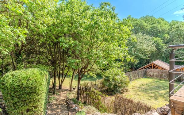 Domaine à vendre à Rousset à 15 minutes d'Aix-en-Provence - 1 ha - 3 logements - plus de 315 m² habitables - calme absolu - amoureux de la nature