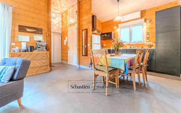 Domaine à vendre à Rousset à 15 minutes d'Aix-en-Provence - 1 ha - 3 logements - plus de 315 m² habitables - calme absolu - amoureux de la nature