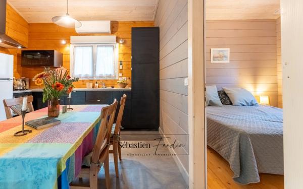 Domaine à vendre à Rousset à 15 minutes d'Aix-en-Provence - 1 ha - 3 logements - plus de 315 m² habitables - calme absolu - amoureux de la nature