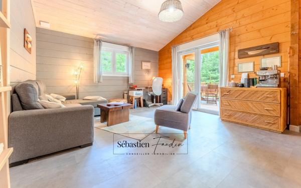 Domaine à vendre à Rousset à 15 minutes d'Aix-en-Provence - 1 ha - 3 logements - plus de 315 m² habitables - calme absolu - amoureux de la nature