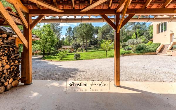 Domaine à vendre à Rousset à 15 minutes d'Aix-en-Provence - 1 ha - 3 logements - plus de 315 m² habitables - calme absolu - amoureux de la nature