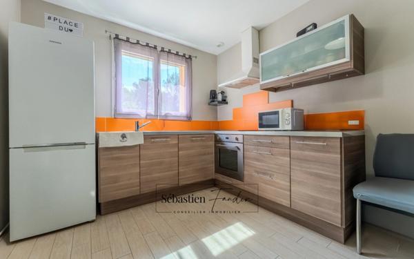 Domaine à vendre à Rousset à 15 minutes d'Aix-en-Provence - 1 ha - 3 logements - plus de 315 m² habitables - calme absolu - amoureux de la nature