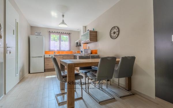 Domaine à vendre à Rousset à 15 minutes d'Aix-en-Provence - 1 ha - 3 logements - plus de 315 m² habitables - calme absolu - amoureux de la nature