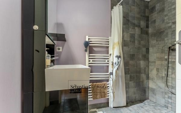 Domaine à vendre à Rousset à 15 minutes d'Aix-en-Provence - 1 ha - 3 logements - plus de 315 m² habitables - calme absolu - amoureux de la nature