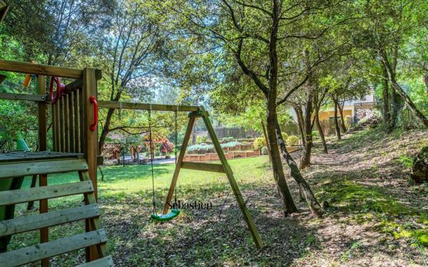 Domaine à vendre à Rousset à 15 minutes d'Aix-en-Provence - 1 ha - 3 logements - plus de 315 m² habitables - calme absolu - amoureux de la nature