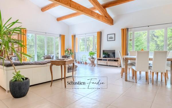 Domaine à vendre à Rousset à 15 minutes d'Aix-en-Provence - 1 ha - 3 logements - plus de 315 m² habitables - calme absolu - amoureux de la nature