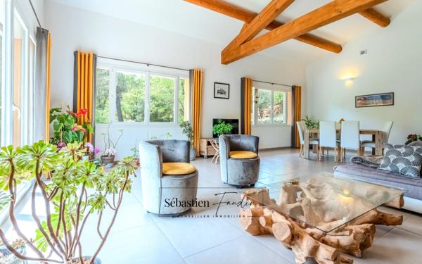 Domaine à vendre à Rousset à 15 minutes d'Aix-en-Provence - 1 ha - 3 logements - plus de 315 m² habitables - calme absolu - amoureux de la nature