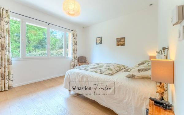 Domaine à vendre à Rousset à 15 minutes d'Aix-en-Provence - 1 ha - 3 logements - plus de 315 m² habitables - calme absolu - amoureux de la nature