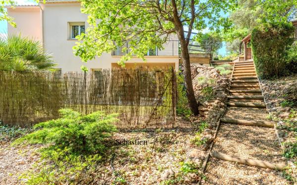 Domaine à vendre à Rousset à 15 minutes d'Aix-en-Provence - 1 ha - 3 logements - plus de 315 m² habitables - calme absolu - amoureux de la nature