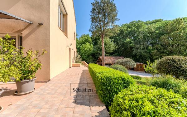 Domaine à vendre à Rousset à 15 minutes d'Aix-en-Provence - 1 ha - 3 logements - plus de 315 m² habitables - calme absolu - amoureux de la nature