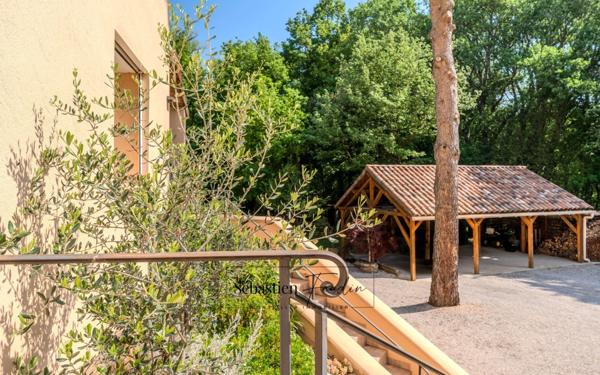 Domaine à vendre à Rousset à 15 minutes d'Aix-en-Provence - 1 ha - 3 logements - plus de 315 m² habitables - calme absolu - amoureux de la nature